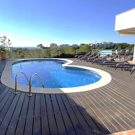 Med A 2 Kilometros Andando De La Playa, Del Puerto De Aguadoc Y A 4 Del Centro De Muy Soleada Todo El Dia Capacidad Superior A 16 Personas No Requiere Coche