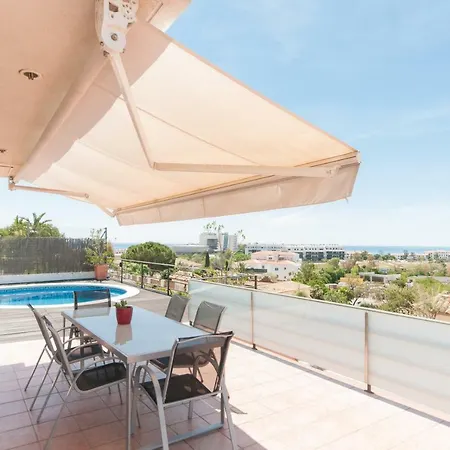 Med A 2 Kilometros Andando De La Playa, Del Puerto De Aguadoc Y A 4 Del Centro De Muy Soleada Todo El Dia Capacidad Superior A 16 Personas No Requiere Coche Sitges