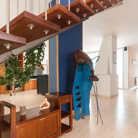 Villa Med A 2 Kilometros Andando De La Playa, Del Puerto De Aguadoc Y A 4 Del Centro De Muy Soleada Todo El Dia Capacidad Superior A 16 Personas No Requiere Coche Sitges