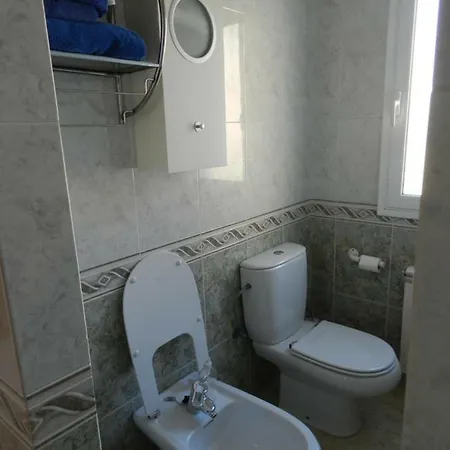 Villa Med A 2 Kilometros Andando De La Playa, Del Puerto De Aguadoc Y A 4 Del Centro De Muy Soleada Todo El Dia Capacidad Superior A 16 Personas No Requiere Coche Sitges