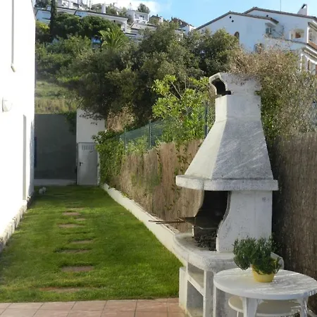 Med A 2 Kilometros Andando De La Playa, Del Puerto De Aguadoc Y A 4 Del Centro De Muy Soleada Todo El Dia Capacidad Superior A 16 Personas No Requiere Coche