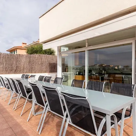 Med A 2 Kilometros Andando De La Playa, Del Puerto De Aguadoc Y A 4 Del Centro De Muy Soleada Todo El Dia Capacidad Superior A 16 Personas No Requiere Coche *