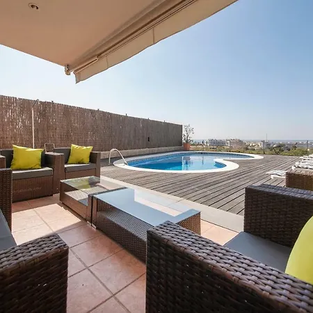 Med A 2 Kilometros Andando De La Playa, Del Puerto De Aguadoc Y A 4 Del Centro De Muy Soleada Todo El Dia Capacidad Superior A 16 Personas No Requiere Coche Sitges