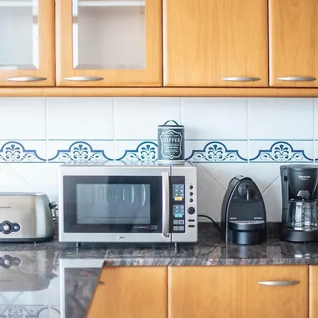 Med A 2 Kilometros Andando De La Playa, Del Puerto De Aguadoc Y A 4 Del Centro De Muy Soleada Todo El Dia Capacidad Superior A 16 Personas No Requiere Coche Sitges