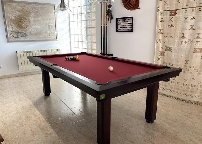 Med A 2 Kilometros Andando De La Playa, Del Puerto De Aguadoc Y A 4 Del Centro De Muy Soleada Todo El Dia Capacidad Superior A 16 Personas No Requiere Coche Villa Sitges