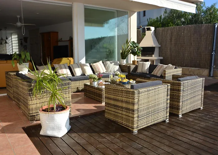 Med A 2 Kilometros Andando De La Playa, Del Puerto De Aguadoc Y A 4 Del Centro De Muy Soleada Todo El Dia Capacidad Superior A 16 Personas No Requiere Coche *