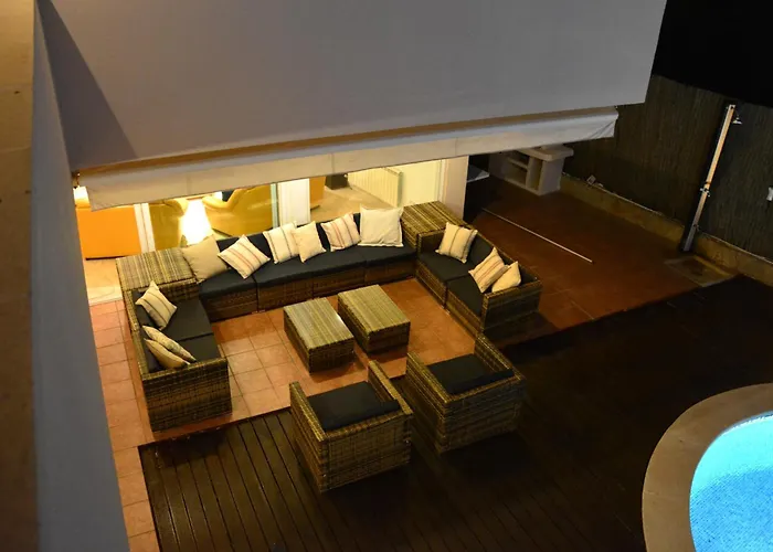 Med A 2 Kilometros Andando De La Playa, Del Puerto De Aguadoc Y A 4 Del Centro De Muy Soleada Todo El Dia Capacidad Superior A 16 Personas No Requiere Coche Villa