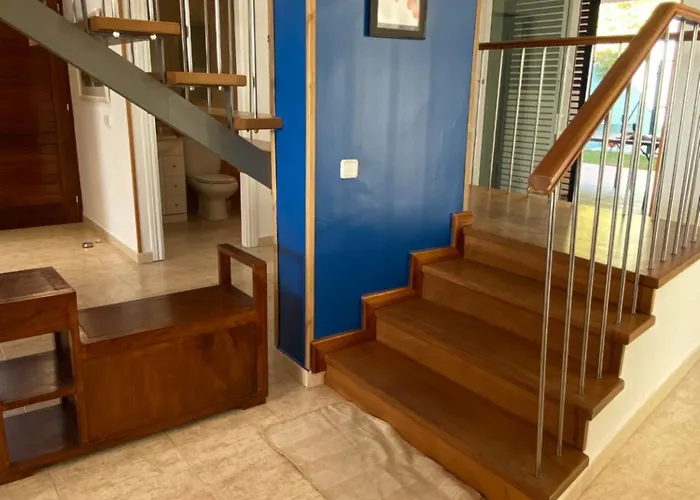 Med A 2 Kilometros Andando De La Playa, Del Puerto De Aguadoc Y A 4 Del Centro De Muy Soleada Todo El Dia Capacidad Superior A 16 Personas No Requiere Coche Sitges