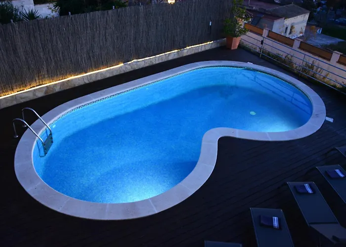 Med A 2 Kilometros Andando De La Playa, Del Puerto De Aguadoc Y A 4 Del Centro De Muy Soleada Todo El Dia Capacidad Superior A 16 Personas No Requiere Coche Villa