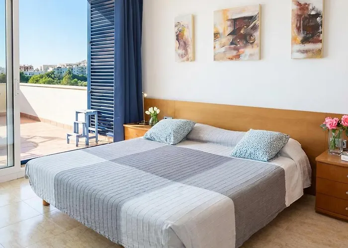 Med A 2 Kilometros Andando De La Playa, Del Puerto De Aguadoc Y A 4 Del Centro De Muy Soleada Todo El Dia Capacidad Superior A 16 Personas No Requiere Coche * Sitges