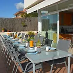 Villa Med A 2 Kilometros Andando De La Playa, Del Puerto De Aguadoç Y A 4 Del Centro De Muy Soleada Todo El Dia Capacidad Superior A 16 Personas No Requiere Coche Sitges