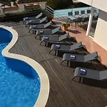 Med A 2 Kilometros Andando De La Playa, Del Puerto De Aguadoç Y A 4 Del Centro De Muy Soleada Todo El Dia Capacidad Superior A 16 Personas No Requiere Coche Sitges
