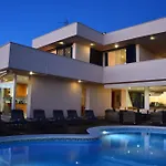 Med A 2 Kilometros Andando De La Playa, Del Puerto De Aguadoç Y A 4 Del Centro De Muy Soleada Todo El Dia Capacidad Superior A 16 Personas No Requiere Coche Villa Sitges