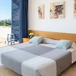 Med A 2 Kilometros Andando De La Playa, Del Puerto De Aguadoç Y A 4 Del Centro De Muy Soleada Todo El Dia Capacidad Superior A 16 Personas No Requiere Coche * Sitges