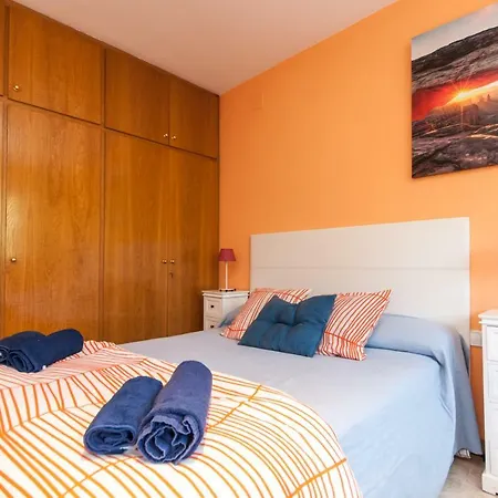 Med A 2 Kilometros Andando De La Playa, Del Puerto De Aguadoc Y A 4 Del Centro De Muy Soleada Todo El Dia Capacidad Superior A 16 Personas No Requiere Coche * סיטגס