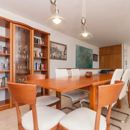 Med A 2 Kilometros Andando De La Playa, Del Puerto De Aguadoç Y A 4 Del Centro De Muy Soleada Todo El Dia Capacidad Superior A 16 Personas No Requiere Coche Villa *