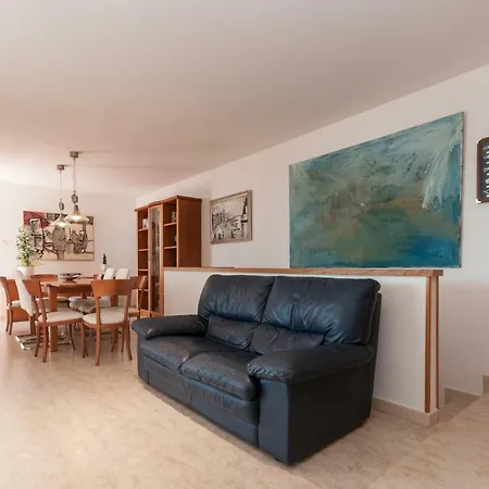 Med A 2 Kilometros Andando De La Playa, Del Puerto De Aguadoç Y A 4 Del Centro De Muy Soleada Todo El Dia Capacidad Superior A 16 Personas No Requiere Coche Villa Sitges