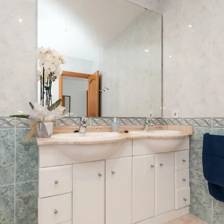 Med A 2 Kilometros Andando De La Playa, Del Puerto De Aguadoc Y A 4 Del Centro De Muy Soleada Todo El Dia Capacidad Superior A 16 Personas No Requiere Coche וילה סיטגס