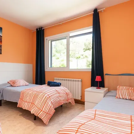 Med A 2 Kilometros Andando De La Playa, Del Puerto De Aguadoç Y A 4 Del Centro De Muy Soleada Todo El Dia Capacidad Superior A 16 Personas No Requiere Coche