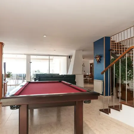 Med A 2 Kilometros Andando De La Playa, Del Puerto De Aguadoc Y A 4 Del Centro De Muy Soleada Todo El Dia Capacidad Superior A 16 Personas No Requiere Coche וילה *