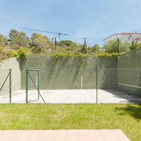 Med A 2 Kilometros Andando De La Playa, Del Puerto De Aguadoç Y A 4 Del Centro De Muy Soleada Todo El Dia Capacidad Superior A 16 Personas No Requiere Coche Villa *