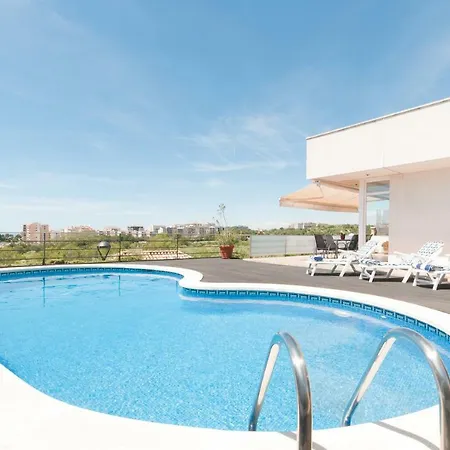 Med A 2 Kilometros Andando De La Playa, Del Puerto De Aguadoç Y A 4 Del Centro De Muy Soleada Todo El Dia Capacidad Superior A 16 Personas No Requiere Coche Villa *