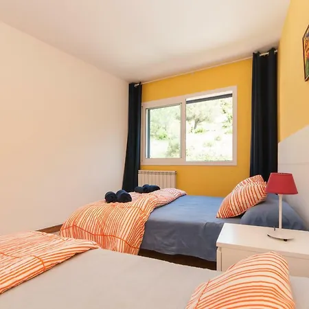 Med A 2 Kilometros Andando De La Playa, Del Puerto De Aguadoç Y A 4 Del Centro De Muy Soleada Todo El Dia Capacidad Superior A 16 Personas No Requiere Coche Villa *