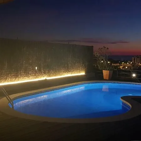 Villa Med A 2 Kilometros Andando De La Playa, Del Puerto De Aguadoç Y A 4 Del Centro De Muy Soleada Todo El Dia Capacidad Superior A 16 Personas No Requiere Coche Sitges