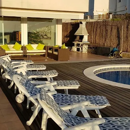 Med A 2 Kilometros Andando De La Playa, Del Puerto De Aguadoç Y A 4 Del Centro De Muy Soleada Todo El Dia Capacidad Superior A 16 Personas No Requiere Coche Sitges