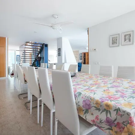 Med A 2 Kilometros Andando De La Playa, Del Puerto De Aguadoc Y A 4 Del Centro De Muy Soleada Todo El Dia Capacidad Superior A 16 Personas No Requiere Coche * סיטגס