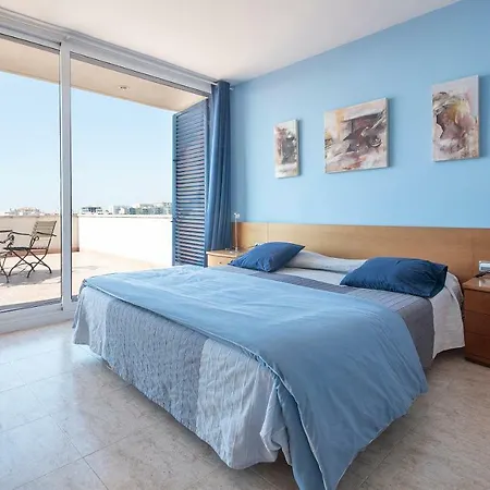 Villa Med A 2 Kilometros Andando De La Playa, Del Puerto De Aguadoç Y A 4 Del Centro De Muy Soleada Todo El Dia Capacidad Superior A 16 Personas No Requiere Coche Sitges