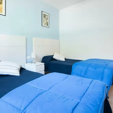 Villa Med A 2 Kilometros Andando De La Playa, Del Puerto De Aguadoç Y A 4 Del Centro De Muy Soleada Todo El Dia Capacidad Superior A 16 Personas No Requiere Coche