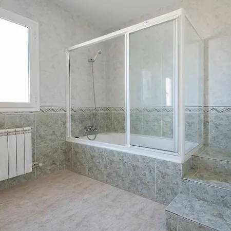 Med A 2 Kilometros Andando De La Playa, Del Puerto De Aguadoç Y A 4 Del Centro De Muy Soleada Todo El Dia Capacidad Superior A 16 Personas No Requiere Coche