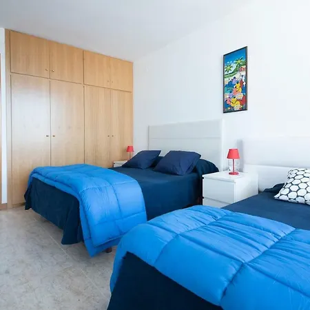 Med A 2 Kilometros Andando De La Playa, Del Puerto De Aguadoç Y A 4 Del Centro De Muy Soleada Todo El Dia Capacidad Superior A 16 Personas No Requiere Coche