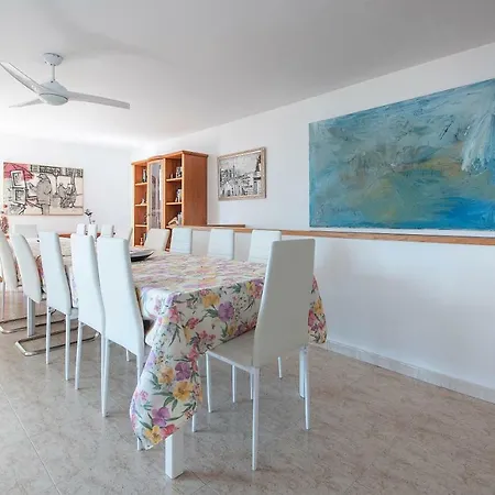 Med A 2 Kilometros Andando De La Playa, Del Puerto De Aguadoç Y A 4 Del Centro De Muy Soleada Todo El Dia Capacidad Superior A 16 Personas No Requiere Coche Villa