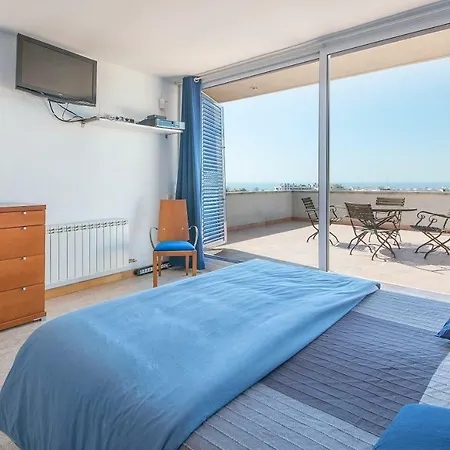 Villa Med A 2 Kilometros Andando De La Playa, Del Puerto De Aguadoç Y A 4 Del Centro De Muy Soleada Todo El Dia Capacidad Superior A 16 Personas No Requiere Coche