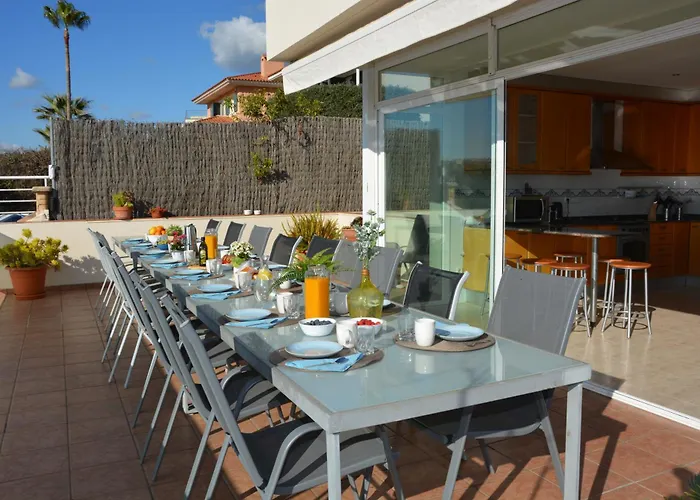 Willa Med A 2 Kilometros Andando De La Playa, Del Puerto De Aguadoc Y A 4 Del Centro De Muy Soleada Todo El Dia Capacidad Superior A 16 Personas No Requiere Coche Sitges