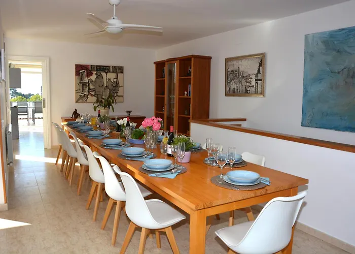 Med A 2 Kilometros Andando De La Playa, Del Puerto De Aguadoc Y A 4 Del Centro De Muy Soleada Todo El Dia Capacidad Superior A 16 Personas No Requiere Coche * Sitges