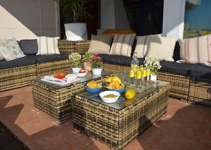 Willa Med A 2 Kilometros Andando De La Playa, Del Puerto De Aguadoc Y A 4 Del Centro De Muy Soleada Todo El Dia Capacidad Superior A 16 Personas No Requiere Coche Sitges