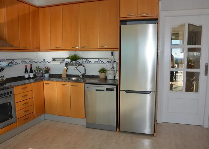 Willa Med A 2 Kilometros Andando De La Playa, Del Puerto De Aguadoc Y A 4 Del Centro De Muy Soleada Todo El Dia Capacidad Superior A 16 Personas No Requiere Coche Sitges