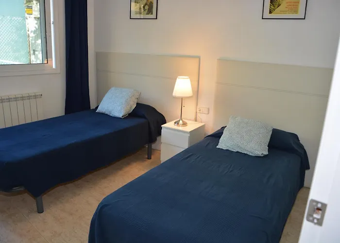 Med A 2 Kilometros Andando De La Playa, Del Puerto De Aguadoc Y A 4 Del Centro De Muy Soleada Todo El Dia Capacidad Superior A 16 Personas No Requiere Coche Sitges