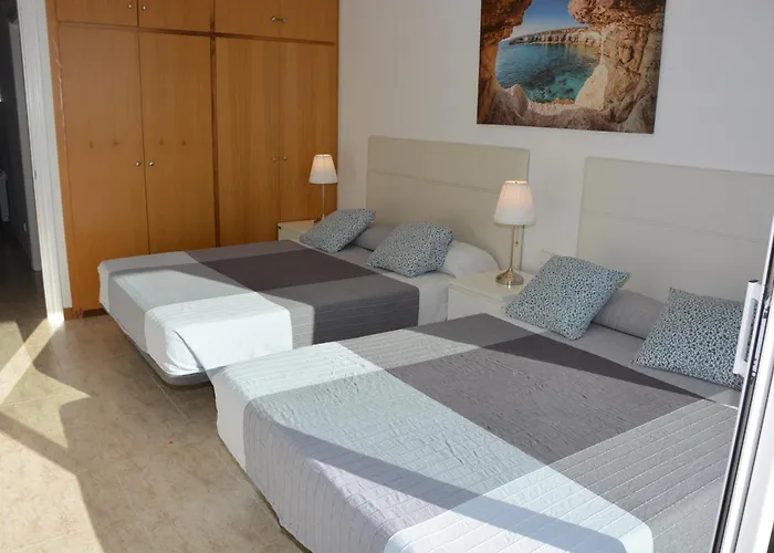 Med A 2 Kilometros Andando De La Playa, Del Puerto De Aguadoc Y A 4 Del Centro De Muy Soleada Todo El Dia Capacidad Superior A 16 Personas No Requiere Coche Willa