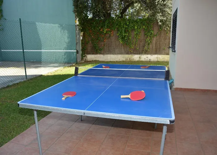 Med A 2 Kilometros Andando De La Playa, Del Puerto De Aguadoc Y A 4 Del Centro De Muy Soleada Todo El Dia Capacidad Superior A 16 Personas No Requiere Coche