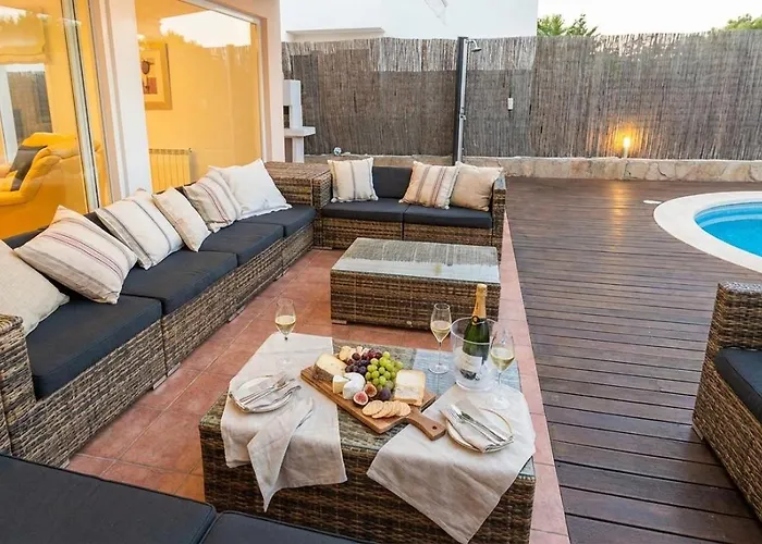 Willa Med A 2 Kilometros Andando De La Playa, Del Puerto De Aguadoc Y A 4 Del Centro De Muy Soleada Todo El Dia Capacidad Superior A 16 Personas No Requiere Coche *